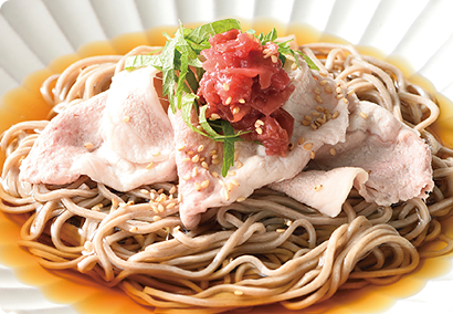 豚肉と梅でさっぱり疲労回復！ごぼう茶冷やし蕎麦